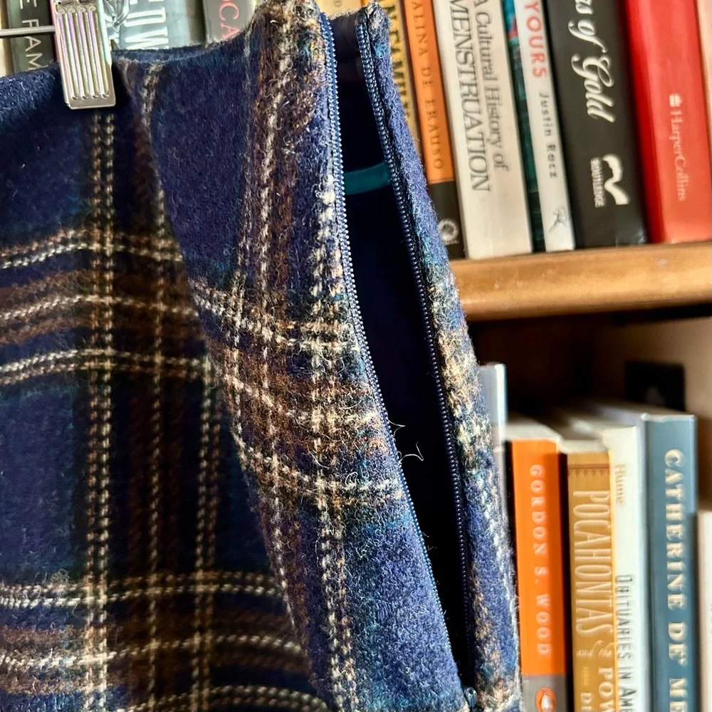 Boden British Tweed Moon Wool Navy Blue Tan Plaid Side Zip Pencil Skirt size 16L - Picture 3 of 8